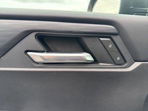 Used 2025 GMC Acadia Elevation image 11