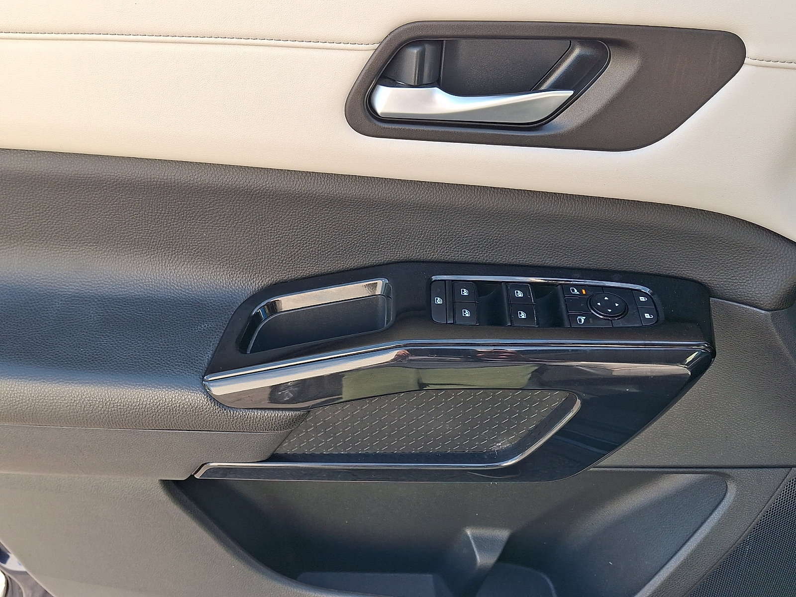 Used 2022 Nissan Pathfinder SV AWD/4WD image 12
