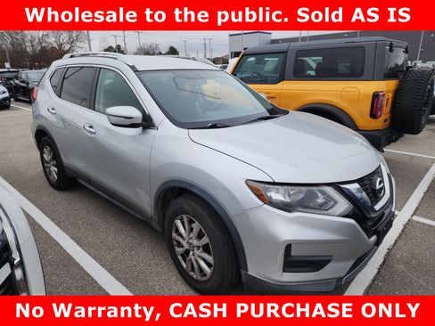 Used 2017 Nissan Rogue SV image 1