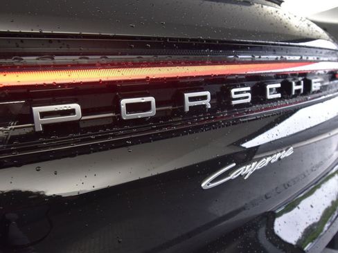 Used 2025 Porsche Cayenne AWD/4WD image 42