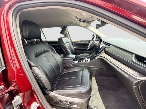 Used 2023 Jeep Grand Cherokee L Limited AWD/4WD image 33
