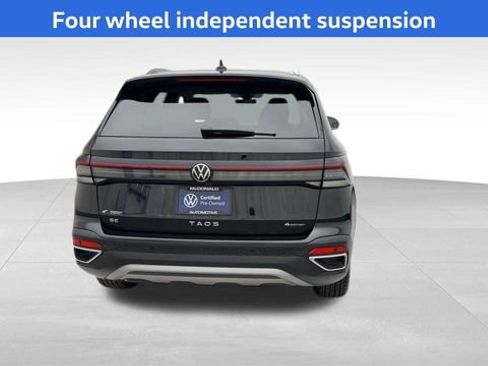 Certified 2025 Volkswagen Taos SE image 4