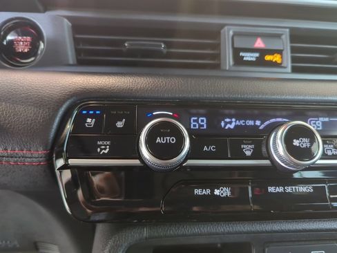 Used 2025 Honda Pilot Black Edition image 23