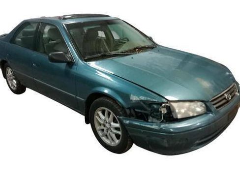 Used 2000 Toyota Camry LE FWD image 8