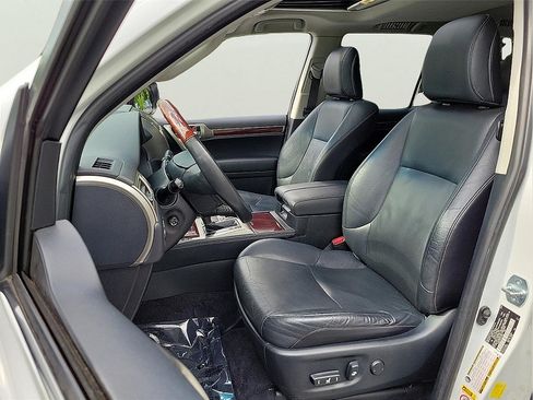 Used 2015 Lexus GX 460 w/ Premium Package AWD/4WD image 23
