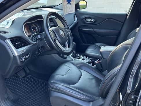 Used 2015 Jeep Cherokee Trailhawk w/ Leather Interior Group AWD/4WD image 11