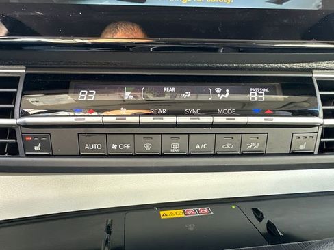 Used 2025 Toyota Sienna XLE image 29