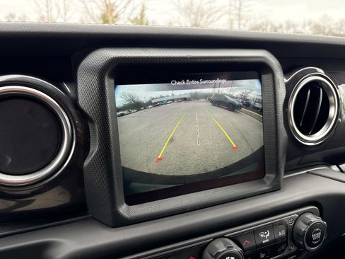 Used 2021 Jeep Wrangler Unlimited Sahara image 20