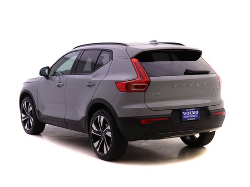 Certified 2025 Volvo XC40 B5 Plus w/ Protection Package Premier image 5