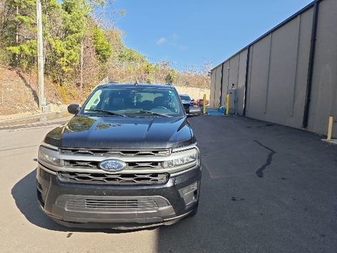 Used 2023 Ford Expedition XLT image 7
