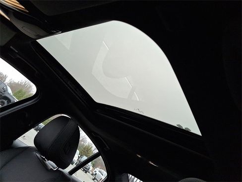 Used 2024 BMW 330e xDrive image 11