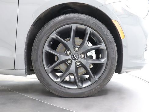 Used 2022 Chrysler Pacifica Touring-L w/ S Appearance Package image 40