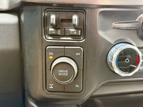 Used 2023 Ford F350 Lariat w/ Chrome Package image 27