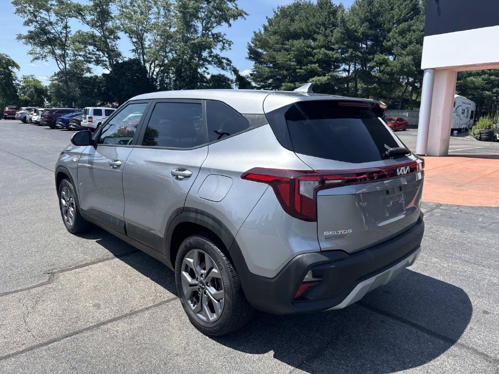 Used 2024 Kia Seltos LX AWD/4WD image 3