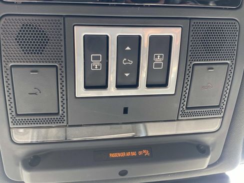 Used 2023 Land Rover Discovery S R-Dynamic image 24