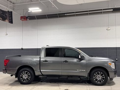 Used 2024 Nissan Titan SV w/ SV Convenience Package image 4