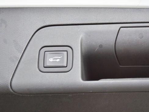 Used 2023 Buick Envision Essence w/ Sport Touring Package image 18