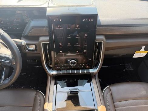 Used 2025 GMC Yukon XL Denali Ultimate w/ LPO, Floor Liner Package AWD/4WD image 15