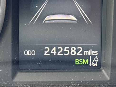 Used 2017 Toyota RAV4 XLE AWD/4WD image 21