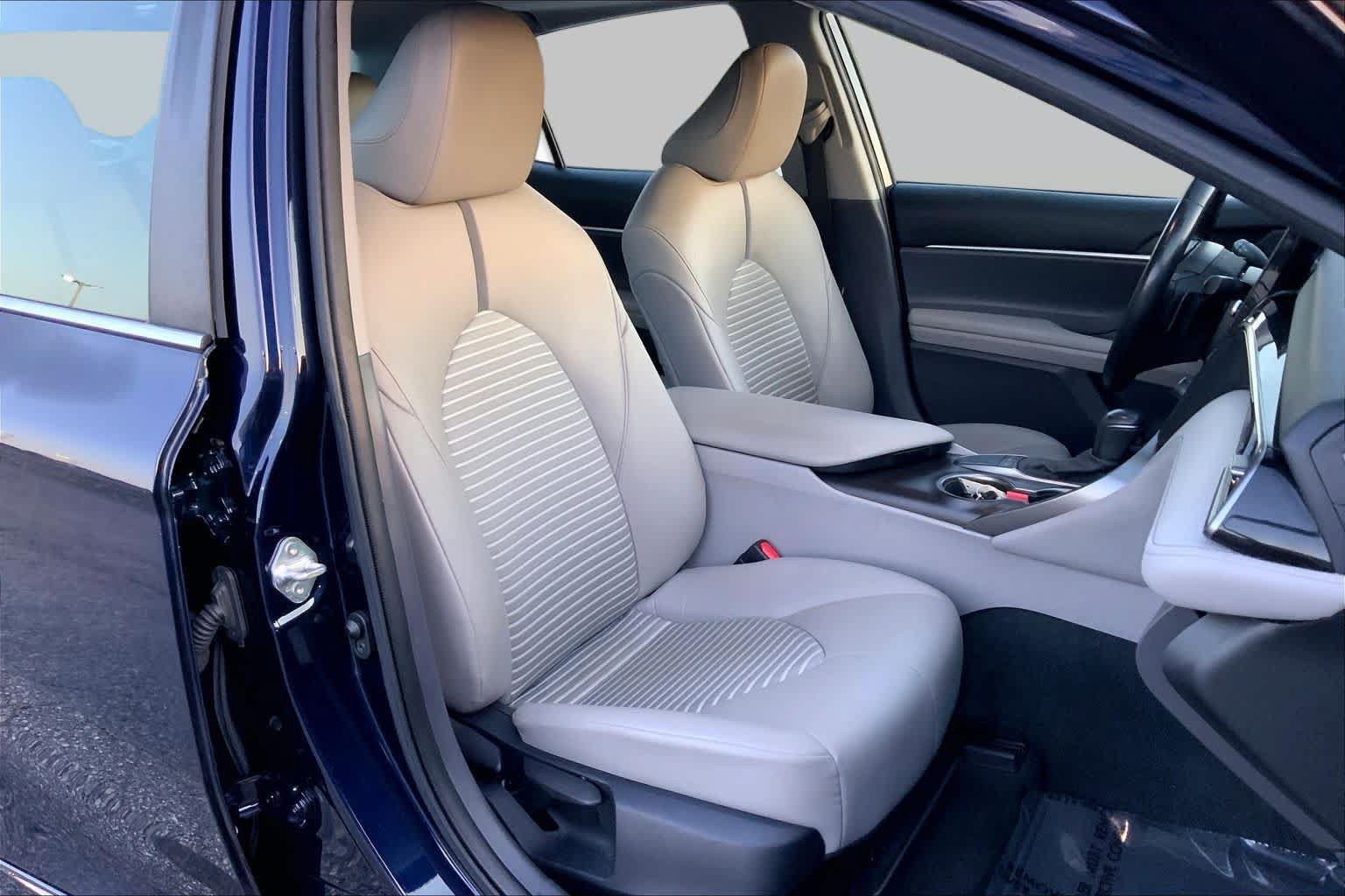Used 2022 Toyota Camry SE w/ Convenience Package FWD image 9