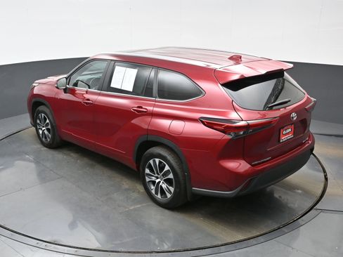Used 2023 Toyota Highlander XLE image 39