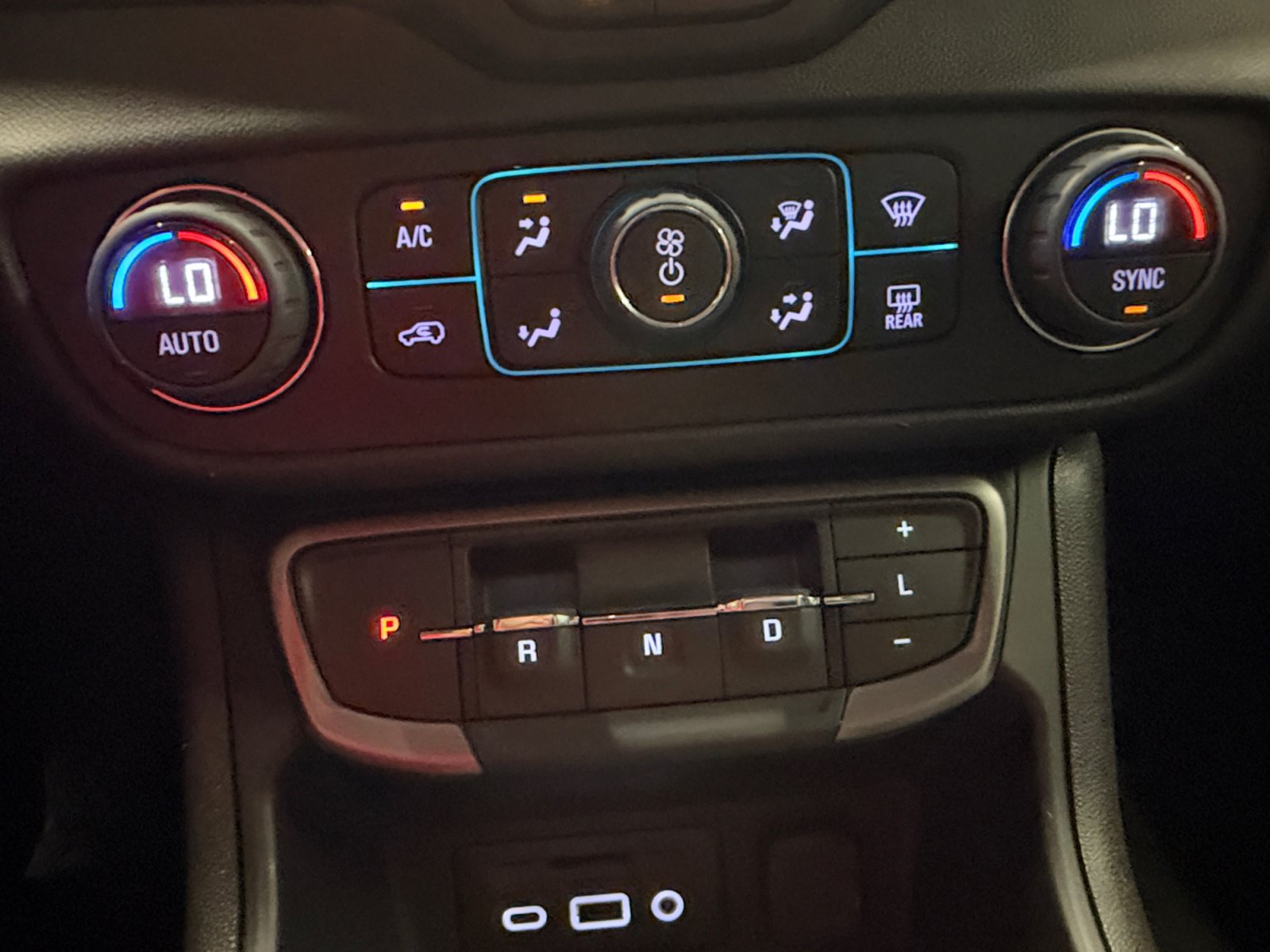 Used 2024 GMC Terrain AT4 AWD/4WD image 18