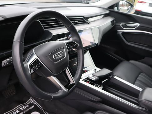 Used 2022 Audi e-tron Prestige w/ Prestige Package image 10