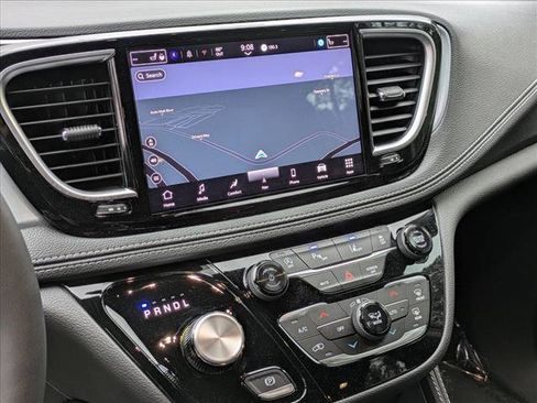 New 2026 Chrysler Pacifica Limited image 14