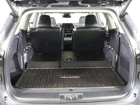 Used 2024 Toyota Highlander XLE AWD/4WD image 21