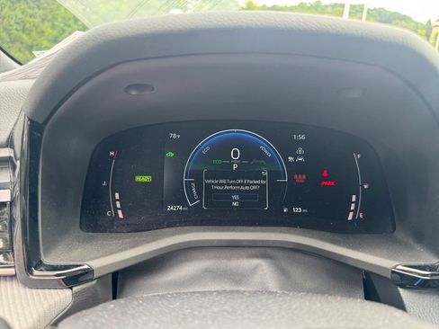 Used 2025 Toyota Camry SE AWD/4WD image 15