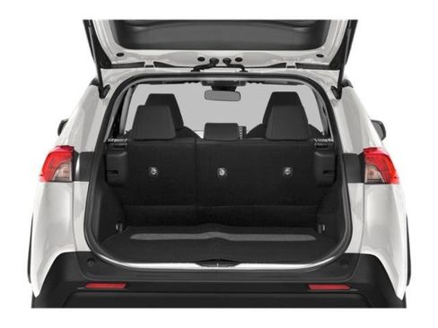 Used 2022 Toyota RAV4 LE image 11