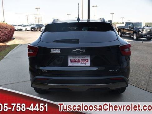 Used 2024 Chevrolet Trax ACTIV w/ Sunroof Package image 8