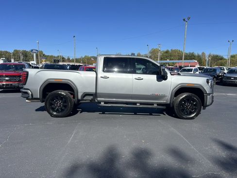 Used 2024 GMC Sierra 2500 AT4 w/ AT4 Preferred Package image 4