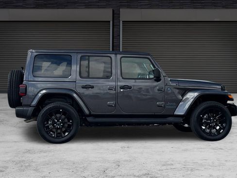 Used 2025 Jeep Wrangler Unlimited Sahara image 3