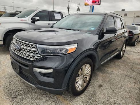 Used 2022 Ford Explorer Limited w/ Limited Technology Package RWD image 3