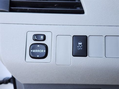 Used 2013 Toyota Sienna LE image 22