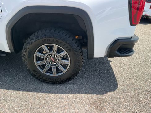Used 2024 GMC Sierra 1500 AT4X AWD/4WD image 8
