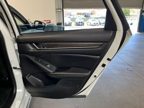 Used 2019 Honda Accord Touring image 15