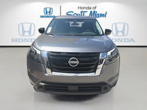 Used 2024 Nissan Pathfinder S FWD image 2