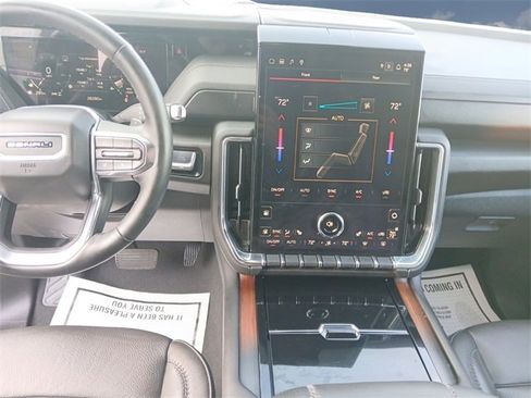 Used 2025 GMC Yukon XL Denali image 11
