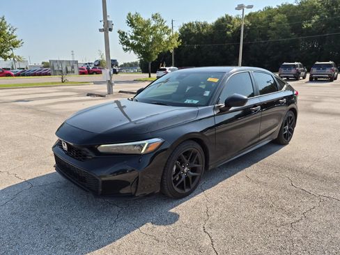 Used 2025 Honda Civic Sport image 1