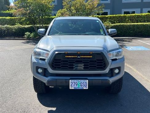 Used 2019 Toyota Tacoma TRD Off-Road AWD/4WD image 2