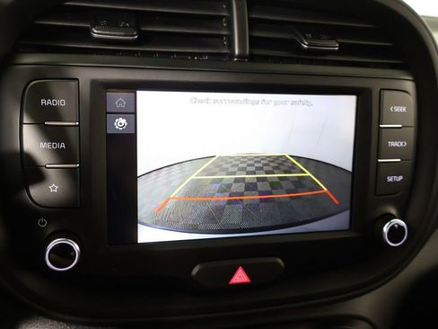 Used 2025 Kia Soul LX w/ LX Technology Package FWD image 43