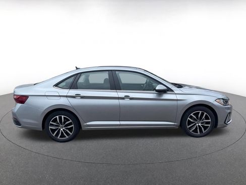 Used 2025 Volkswagen Jetta SE image 15