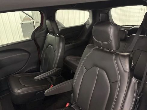Used 2026 Chrysler Pacifica Select AWD/4WD image 30