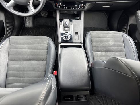 Used 2024 Mitsubishi Outlander SE image 22