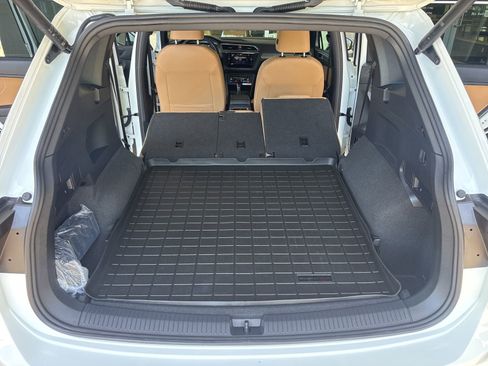 Used 2024 Volkswagen Tiguan SE w/ Panoramic Sunroof Package AWD/4WD image 40