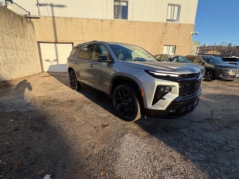 Used 2025 Chevrolet Traverse RS AWD/4WD image 7