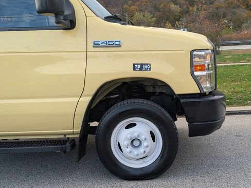 Used 2019 Ford E-450 and Econoline 450 Super Duty w/ Power Windows & Locks Group image 17