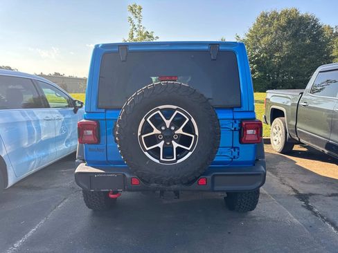Used 2025 Jeep Wrangler Unlimited Rubicon w/ Convenience Group AWD/4WD image 14